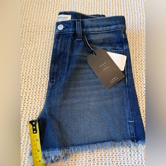 Current/Elliot Midrise Escapade Denim Shorts Jean Cutoff Sz 26 Style CE2001FCN10 - Picture 6 of 6